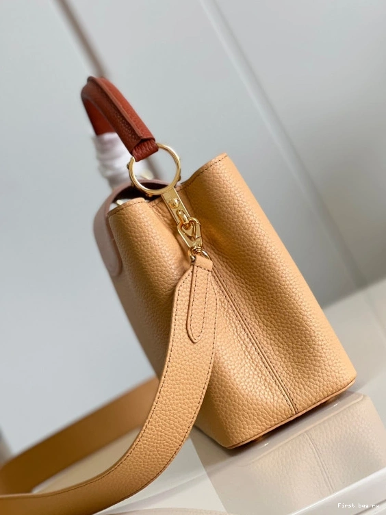 First bag ru LOUIS CAPUCINES VUITTON MM 0803